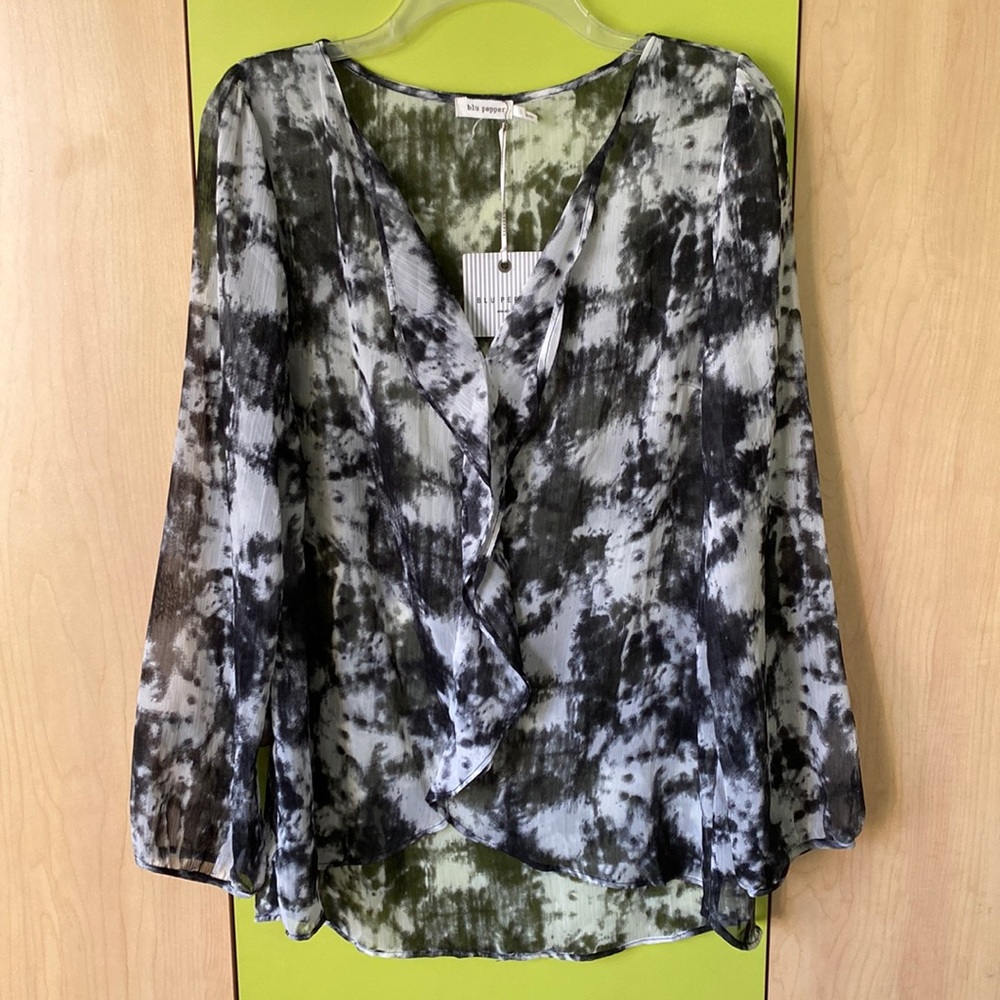 Women’s ruffled high-low blouse